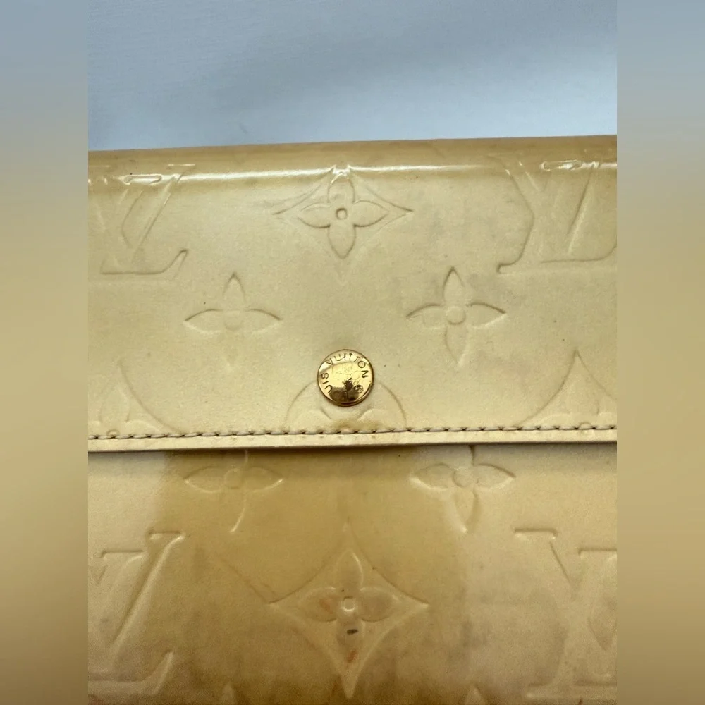 LV vernis long wallet